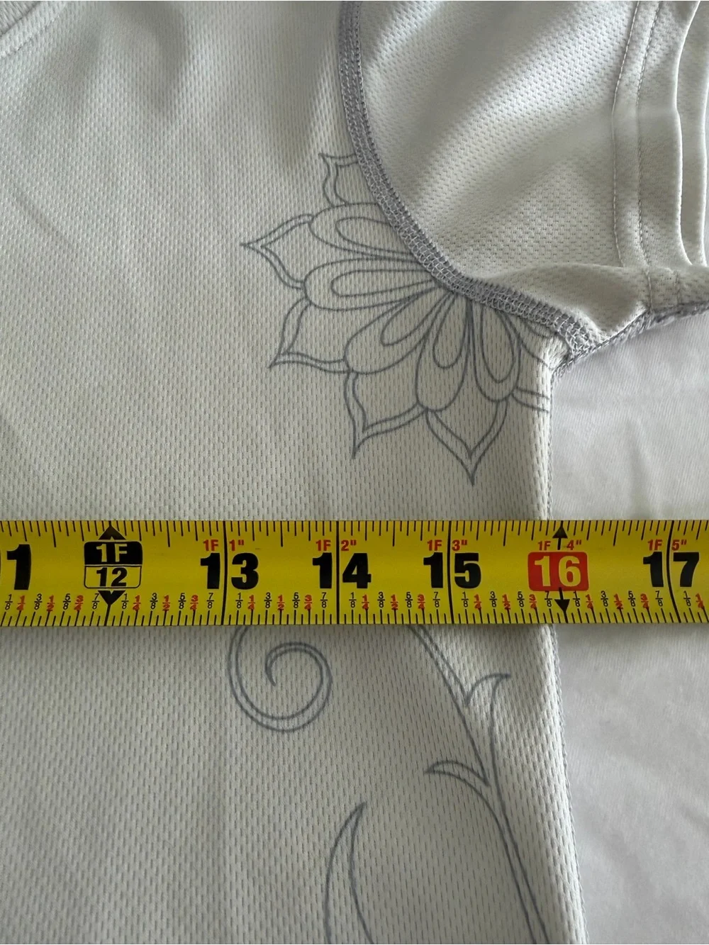 Kohl women’s size small mountain culture athletic t-shirt cream/white side flora